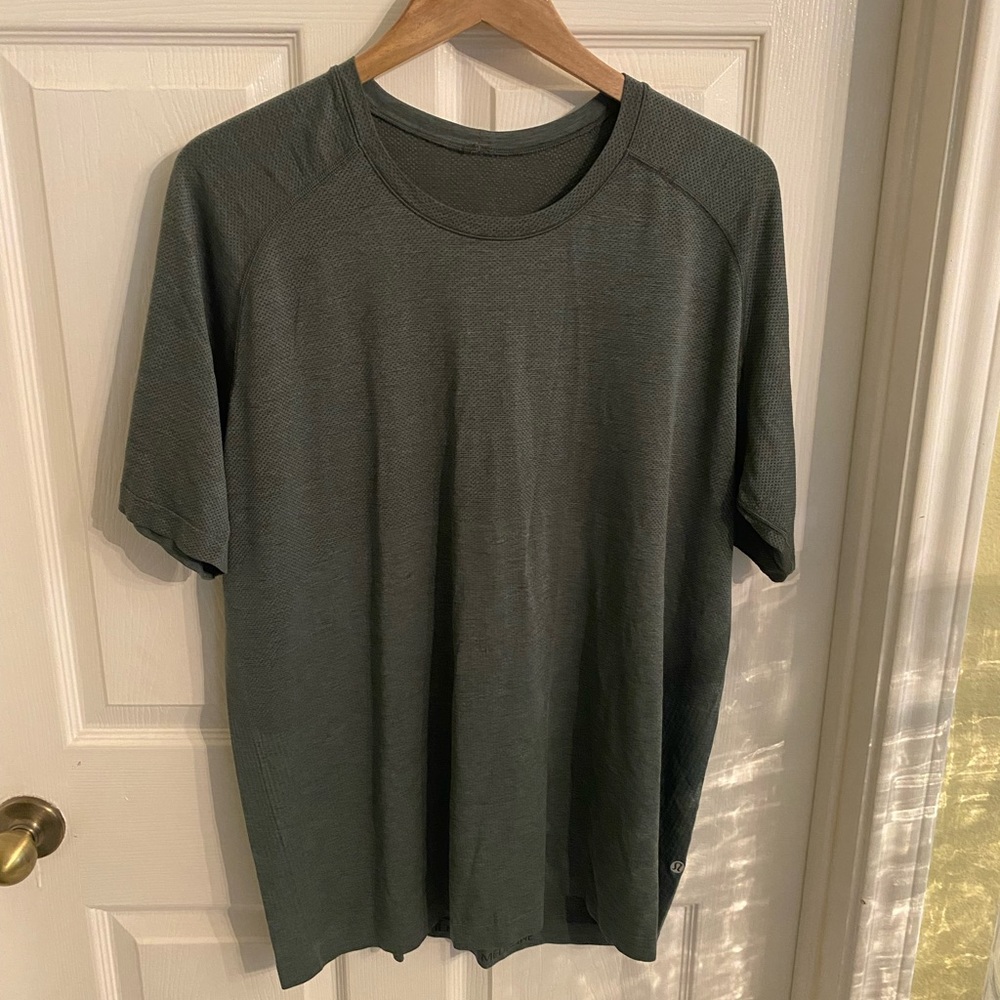 Men’s Green Lululemon Shirt